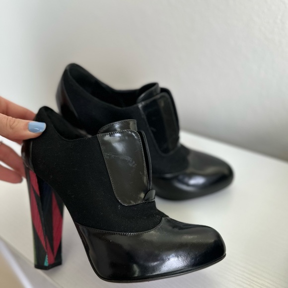 Beautiful Fendi booties perfect for any occasion! - Picture 6 of 8